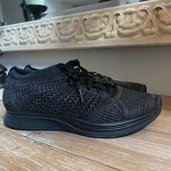 Nike Flynit Racers - Picture 3 of 13